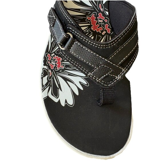 Clarks Breeze Sea Flip Flops Thong Comfort Sandals NEW Women 12 Black White Red - Picture 3 of 9